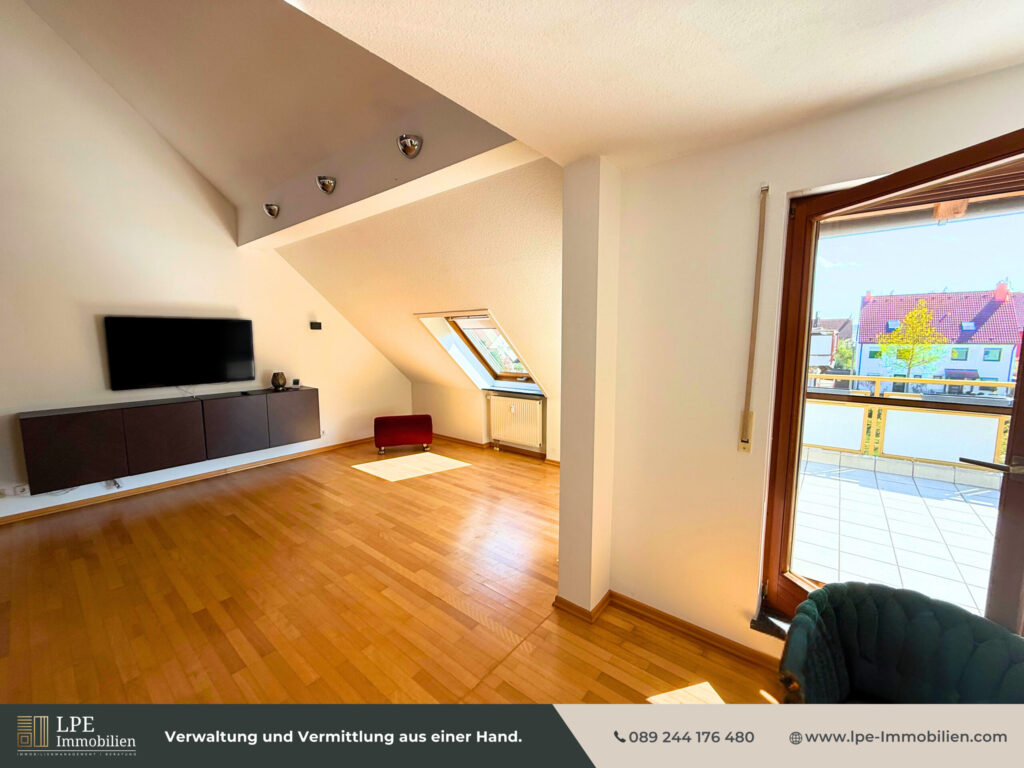 Eleganter Wohnbereich mit TV