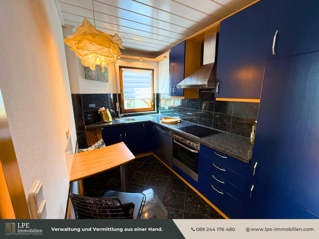 Moderne Küche mit Fenster