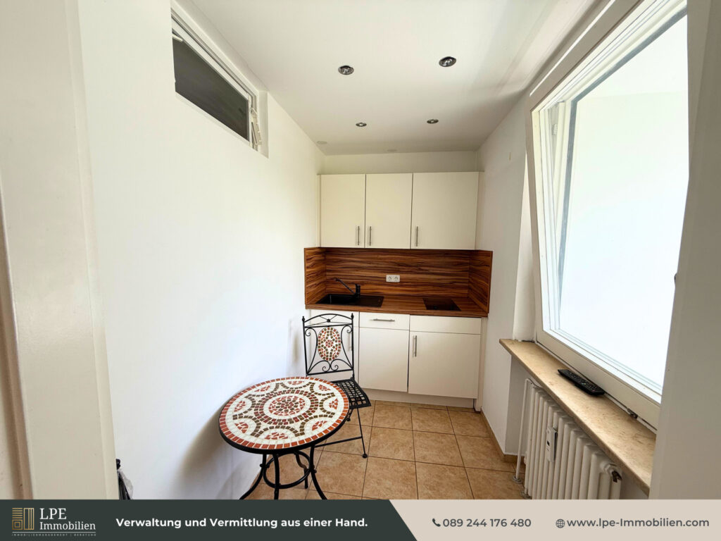 Einbauküche mit Fenster