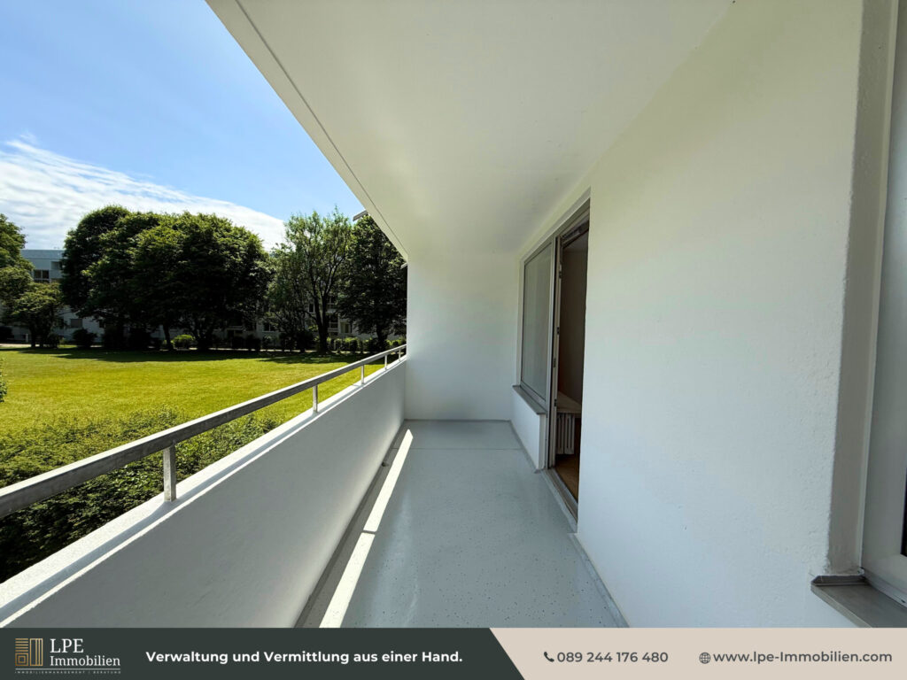 Geräumiger und sanierter Balkon