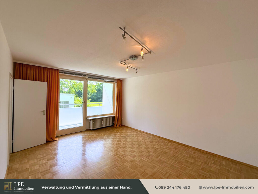 Geräumiges Wohnzimmer