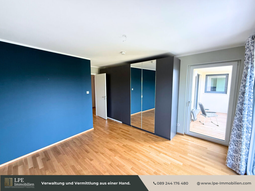 Schlafzimmer mit Zugang Balkon