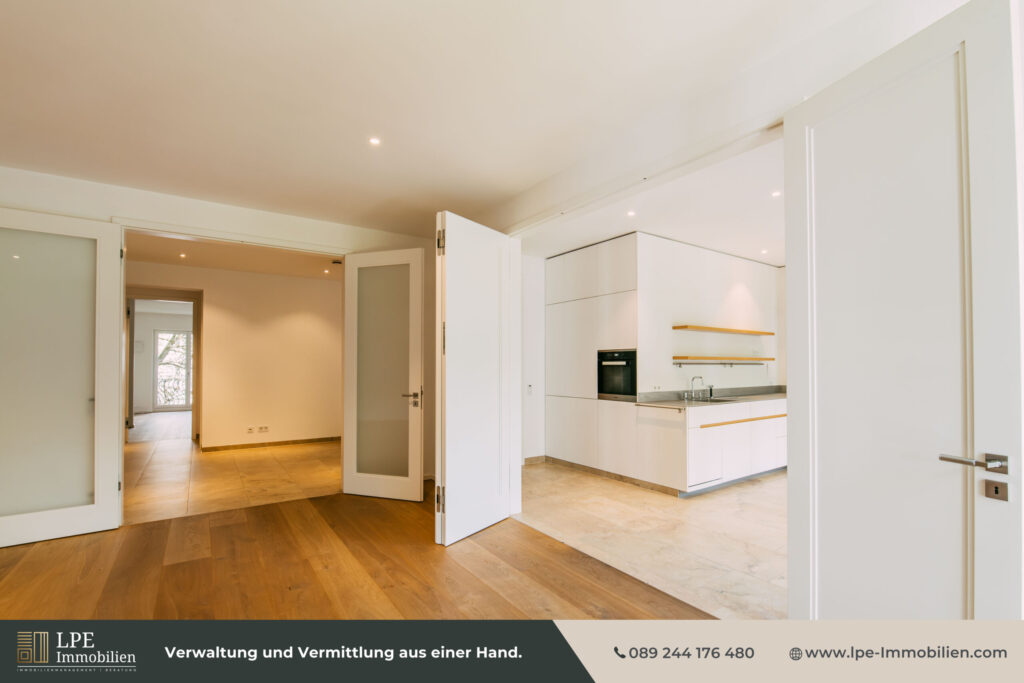 Wohnbereich mit Flügeltüre