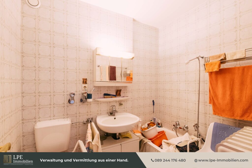 Bad mit Badewanne