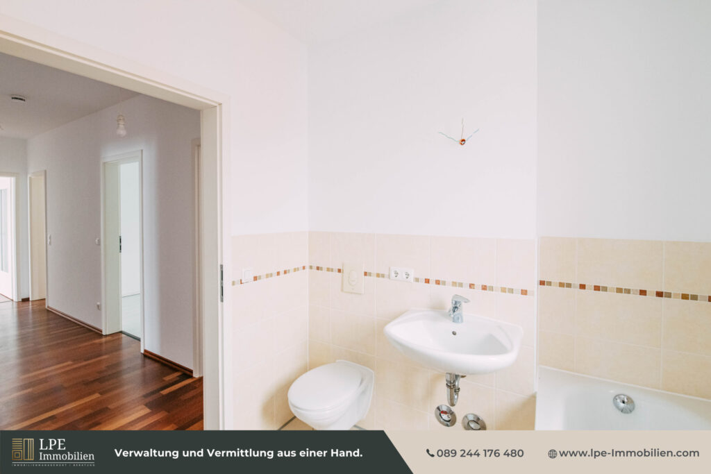 Bad mit Wanne und WM Anschluss