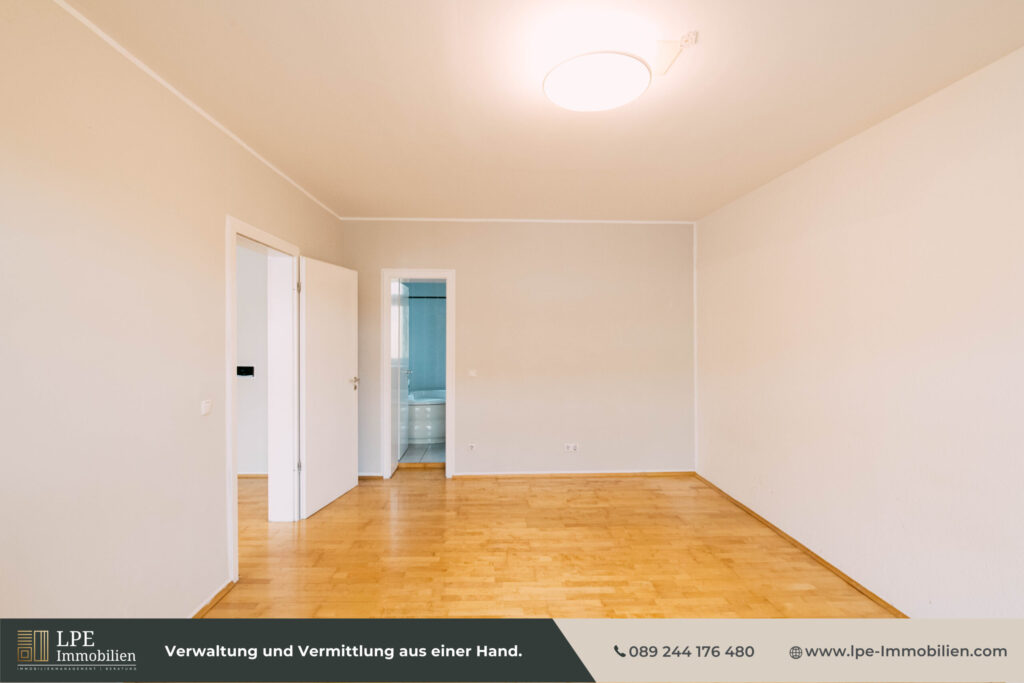 Helles Schlafzimmer Zugang zu Bad und Wohnzimmer