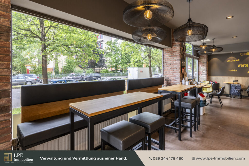 Renoviert mit neuen Fenstern