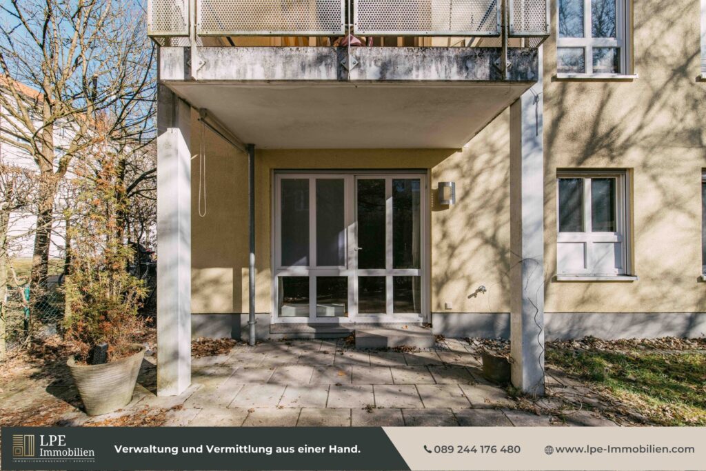 großflächige Terrasse