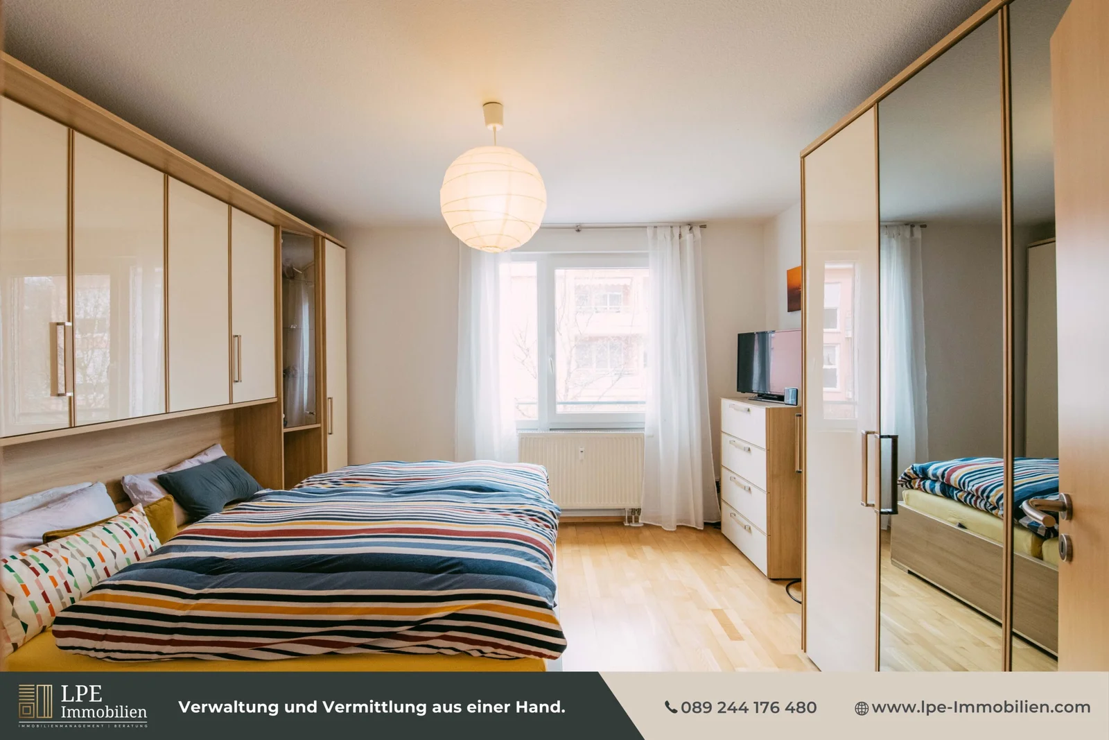 Geraeumiges-Schlafzimmer