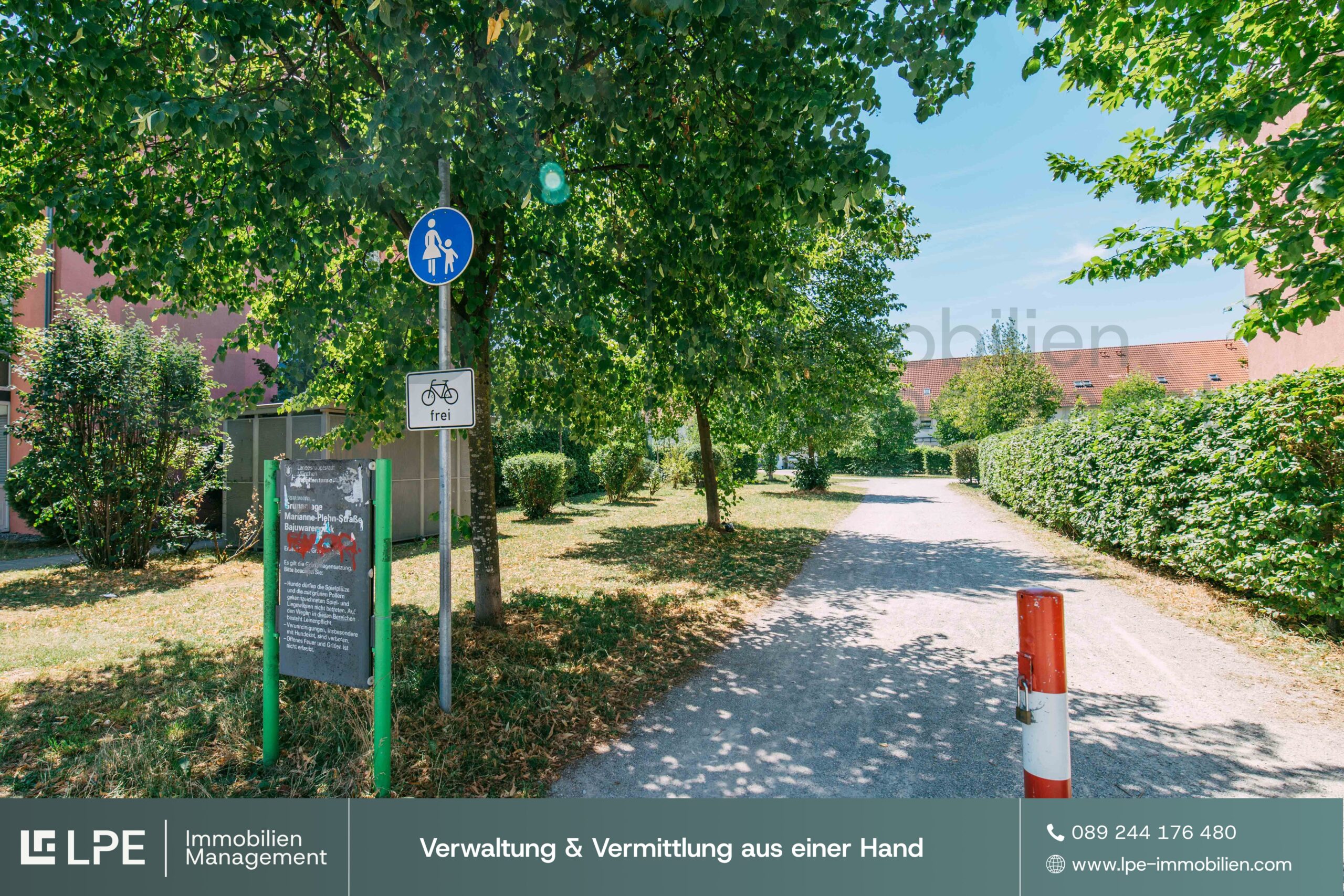 Park20vor20der20HaustuCC88r