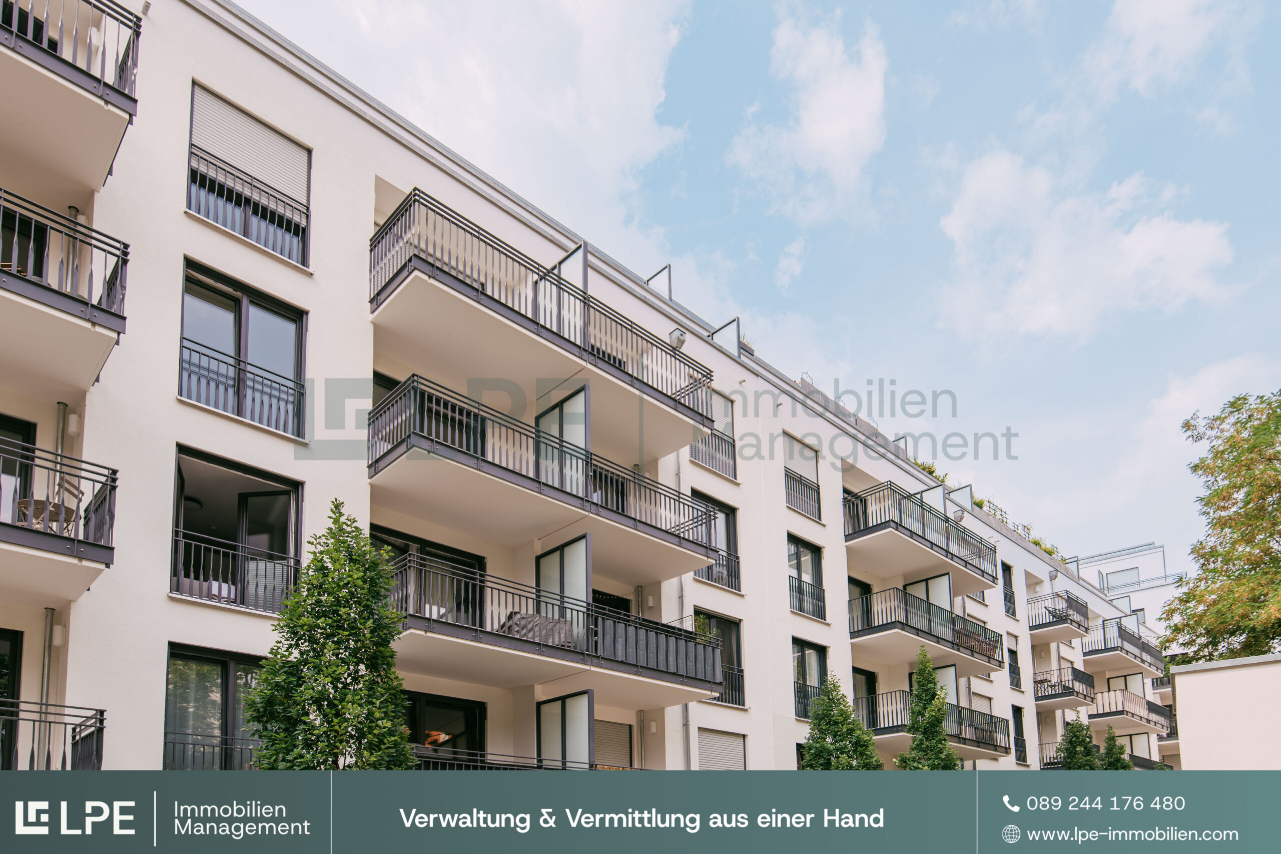 AuC39Fenansicht20Balkon20zum20Innenhof-1