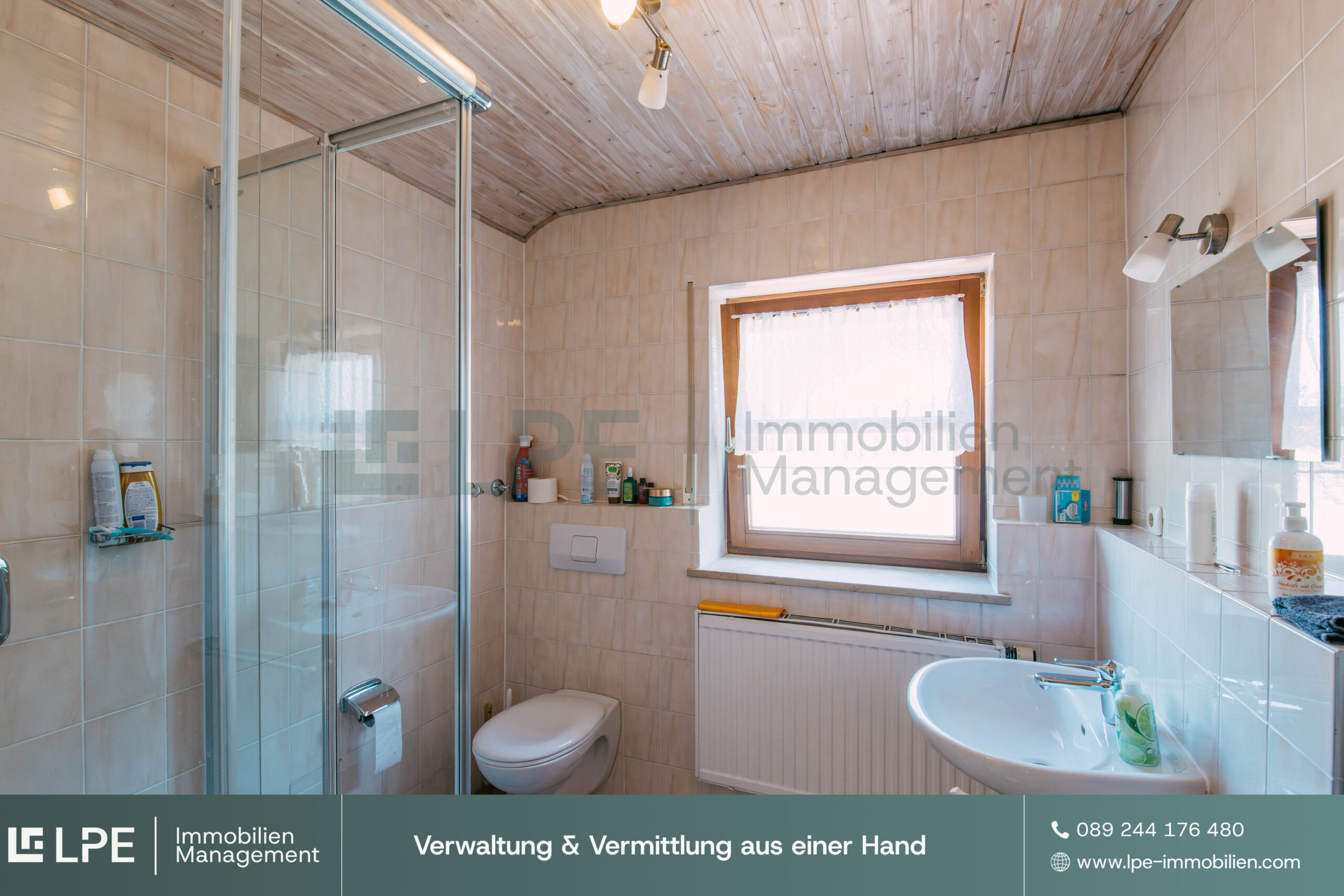 Badezimmer20Dachgeschoss-1