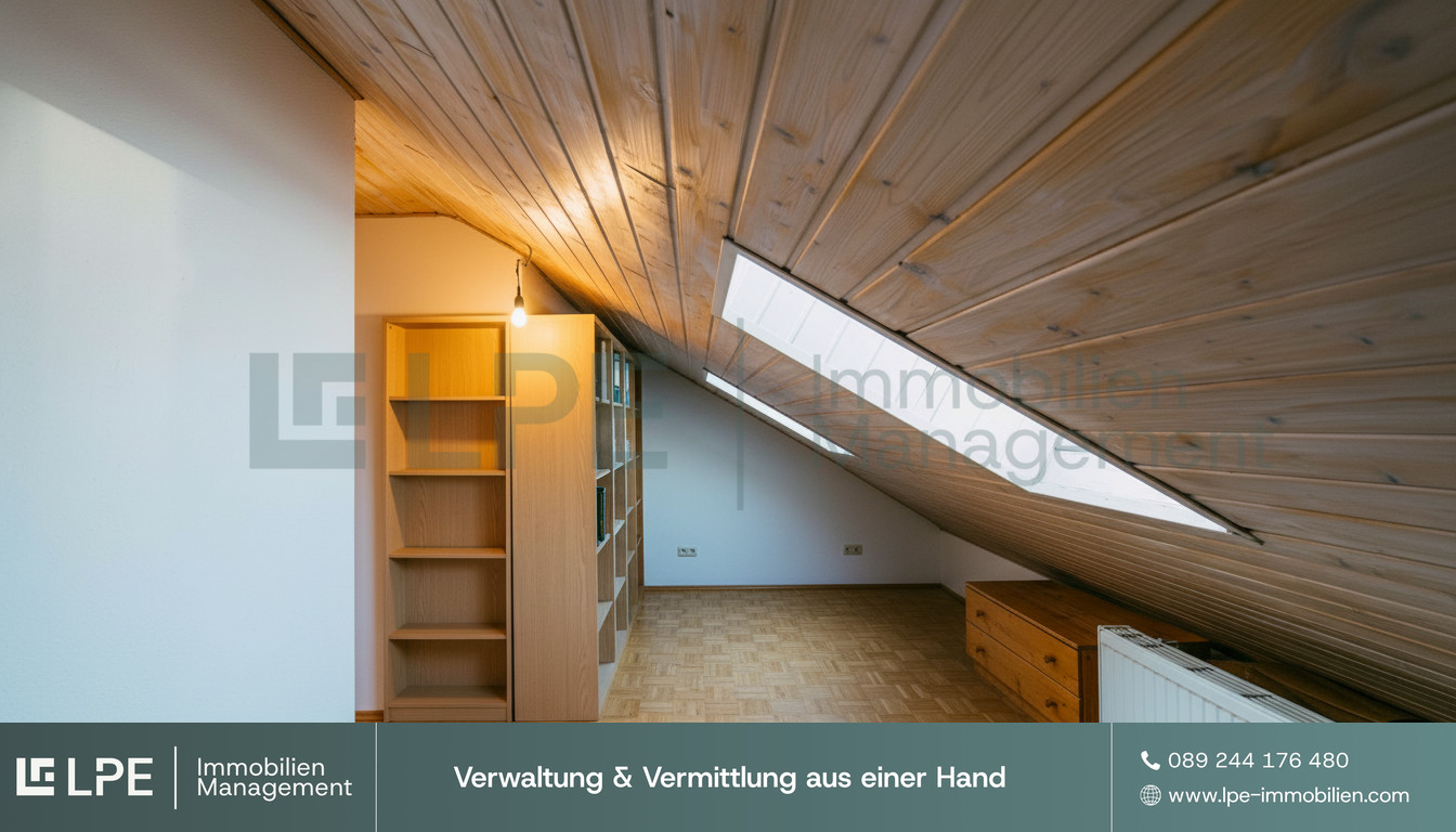 Dachgeschoss-Zimmer-1-leer-1