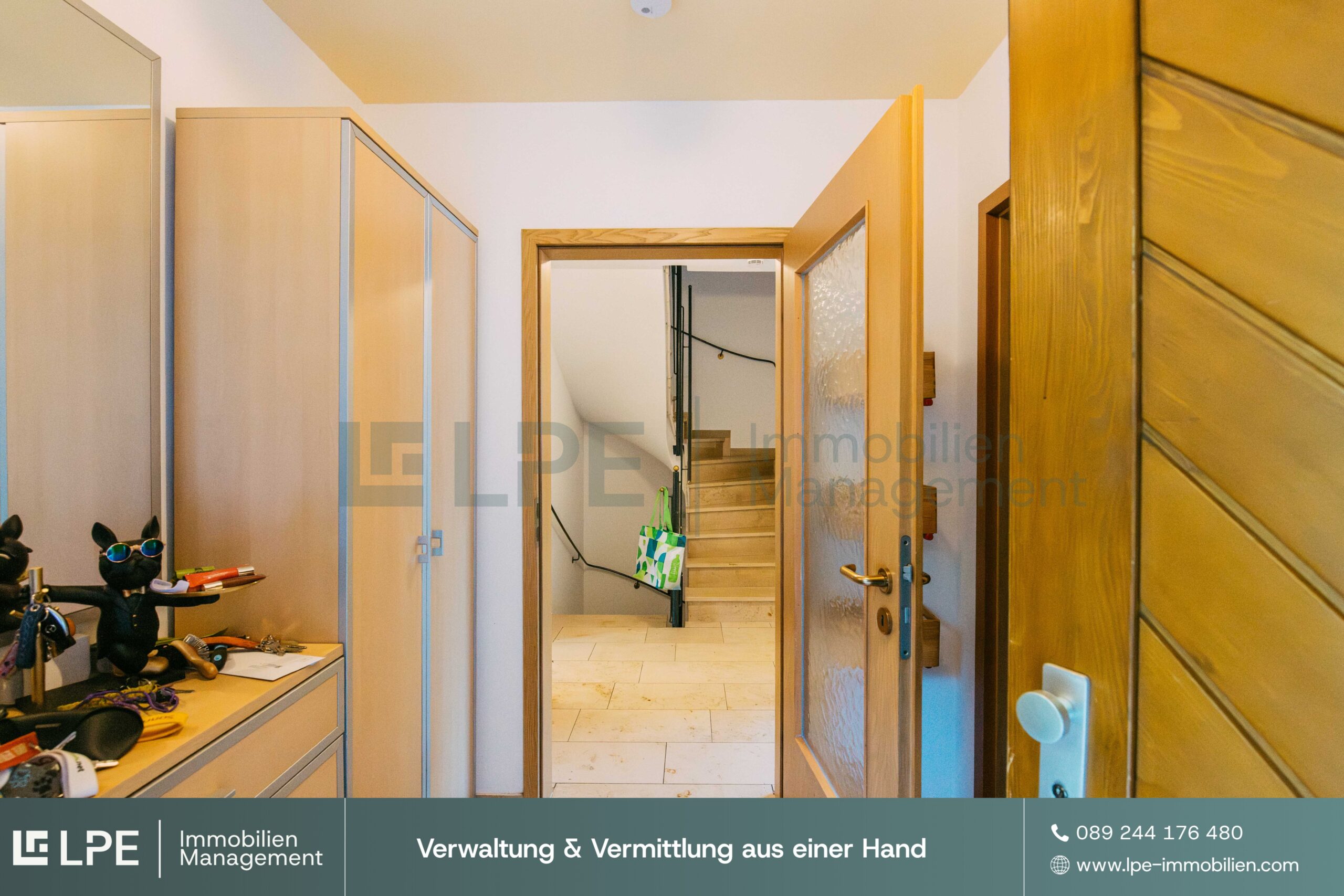Flur20Hauseingang-1