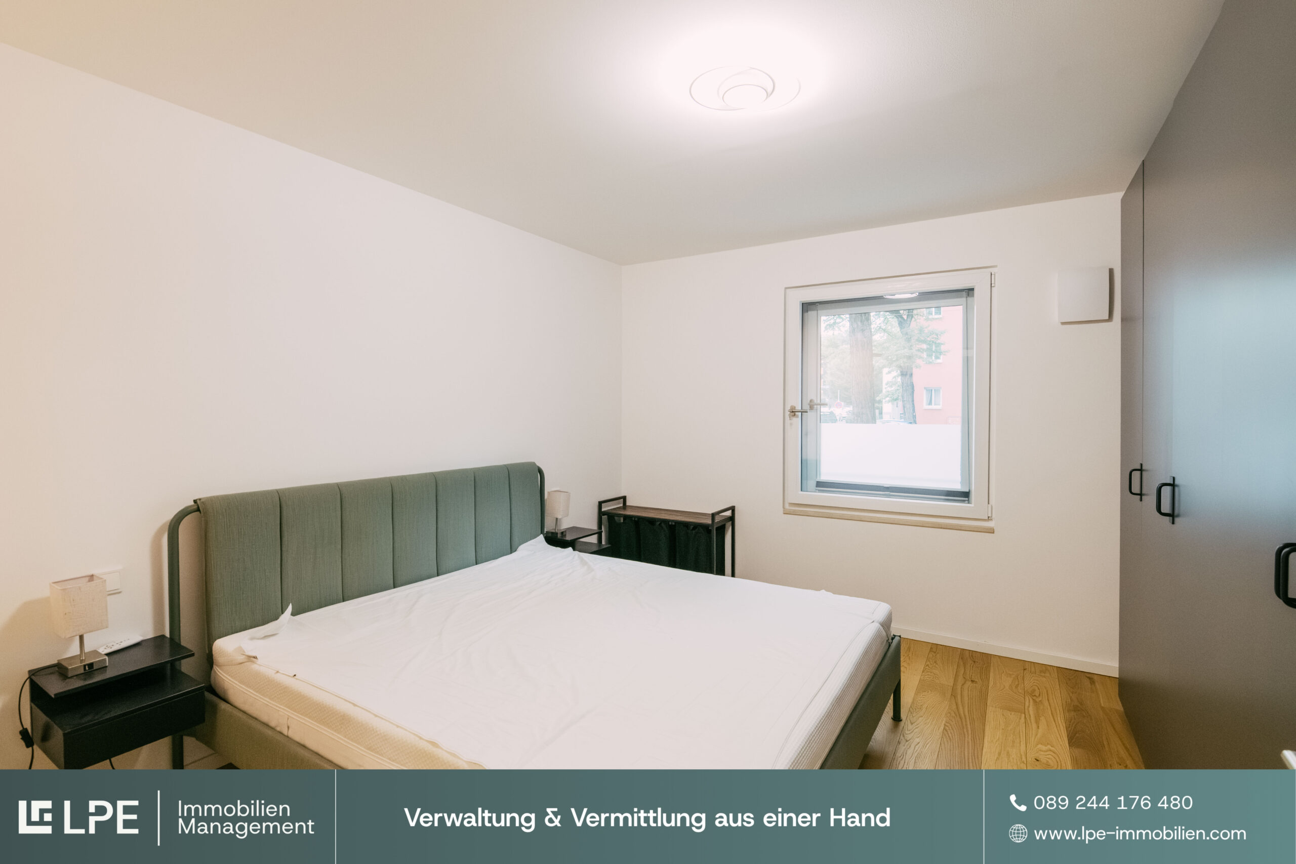 Schlafzimmer20mit20Blick20zum20Fenster